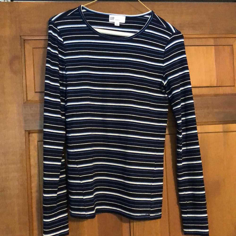 GAP lightweight striped sweater
